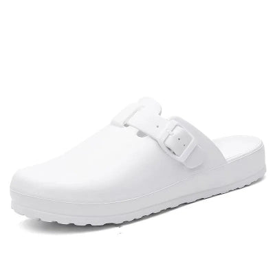 "Minimalismo y Confort Compartido: Pantuflas Slip-On para Parejas"