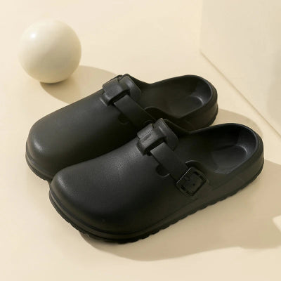 "Minimalismo y Confort Compartido: Pantuflas Slip-On para Parejas"