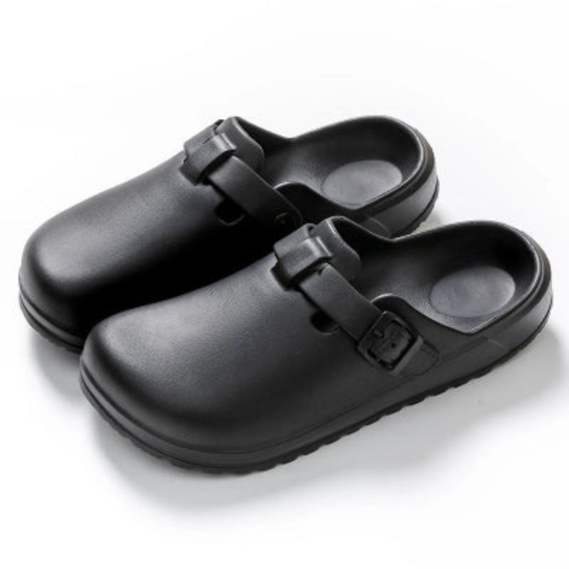 "Minimalismo y Confort Compartido: Pantuflas Slip-On para Parejas"
